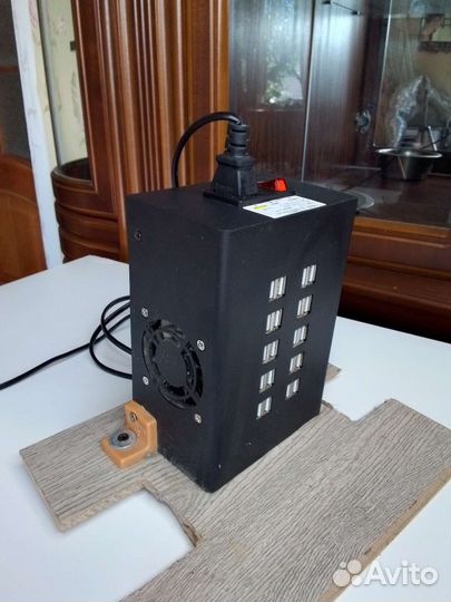 Зарядная станция на 20 usb портов