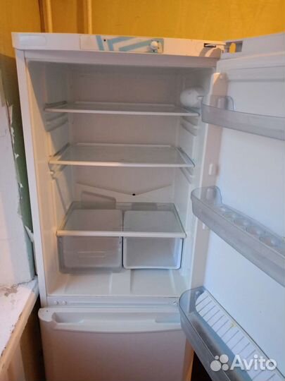 Холодильник indesit