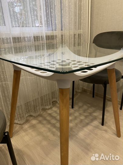 Кухонный стол стеклянный
