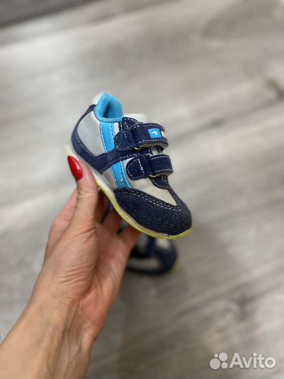 Кроссовки на мальчика
