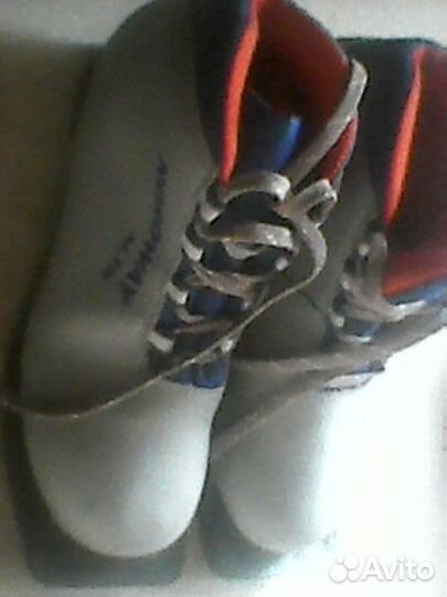 Лыжные ботинки 36 размер, три дырки