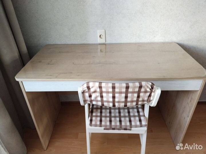 Детский письменный стол