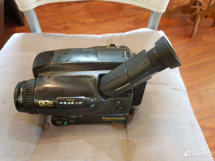 Видеокамера Раnasonic NV-S850 в рабочем состоянии