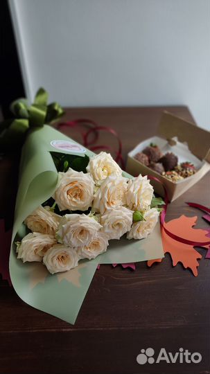 Набор : клубника, шоколад, розы