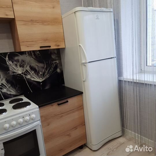 Холодильник Indesit R36NFG 015