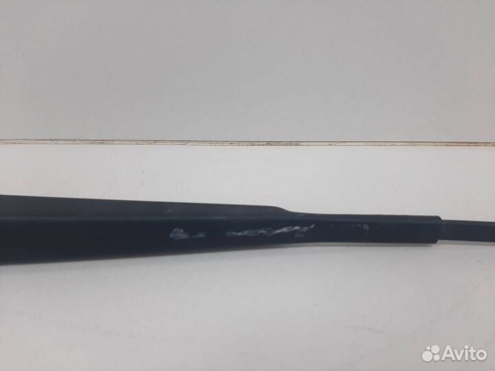 Поводок стеклоочистителя передний правый LADA Larg