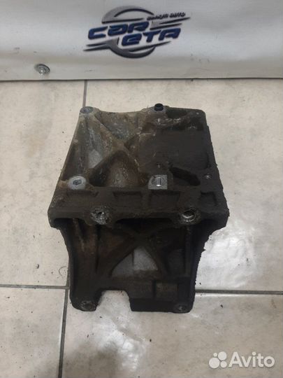 Кронштейн компрессора кондиционера Ford Focus