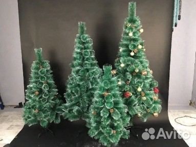 Елка искусственная с шишками. Сосна под инеем