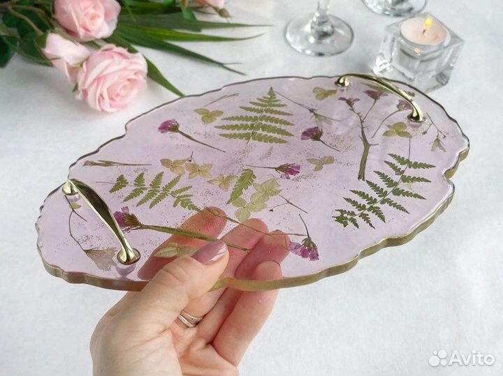 Поднос с цветами из эпоксидной смолы