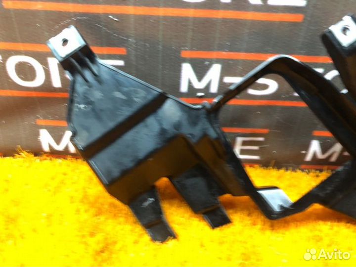 Кронштейн фары правый Bmw 7-Series E66/65 N62B48B