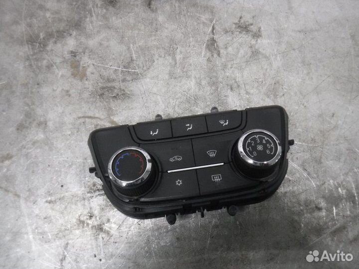 Блок управления отопителем Opel Mokka F18D4 2014