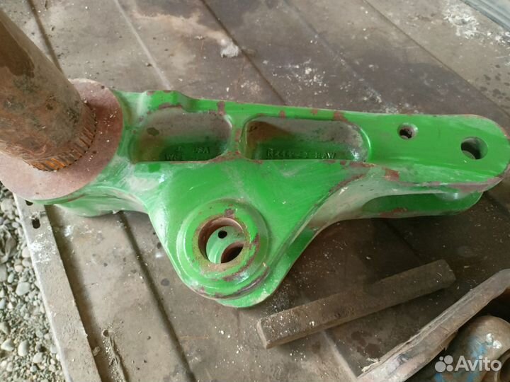 Рычаг, вал навески john deere