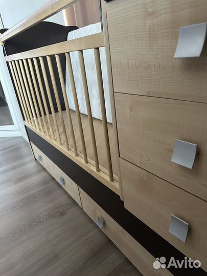 Детская кроватка трансформер с маятником