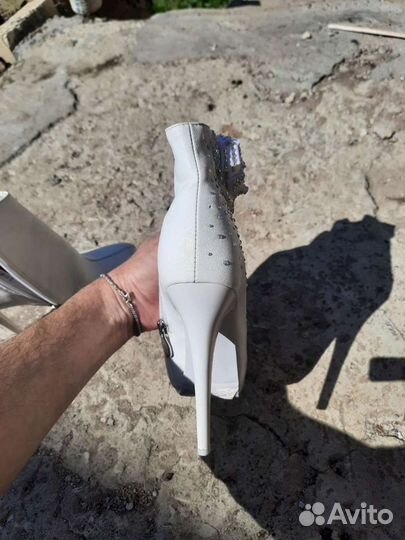 Ботильоны белые