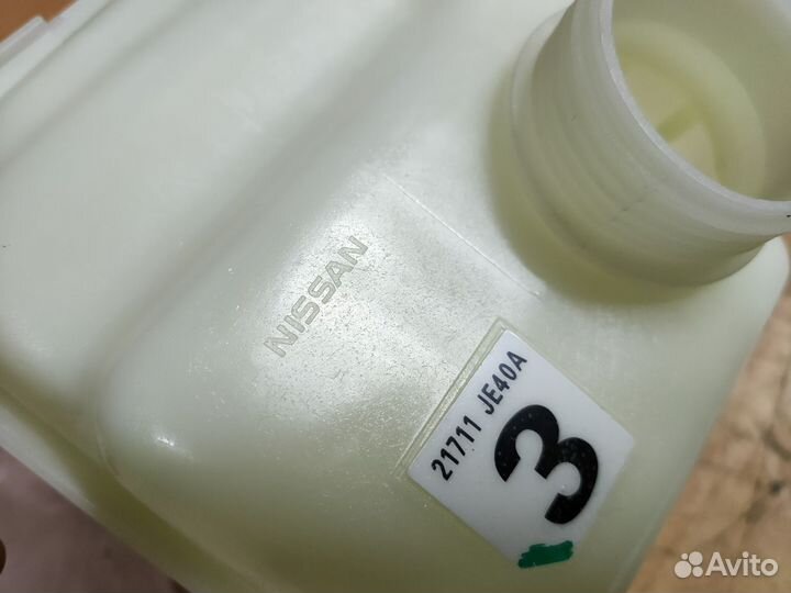 Расширительный бачок Ниссан Кашкай J10 21711JE40A