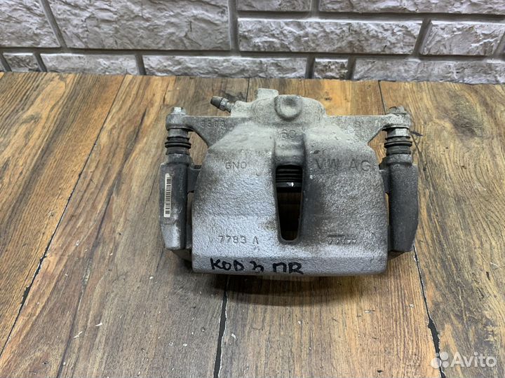 Skoda Kodiaq Суппорт тормозной передний RH