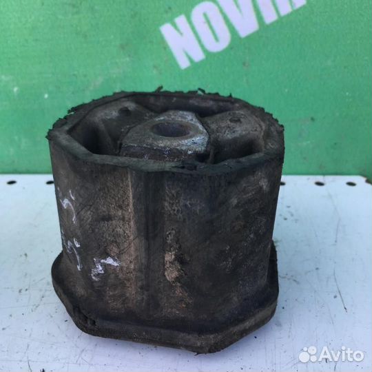 Опора двигателя Фольксваген Транспортер Т2 Т3 79