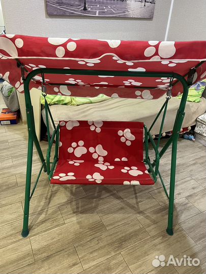 Детские качели с навесом