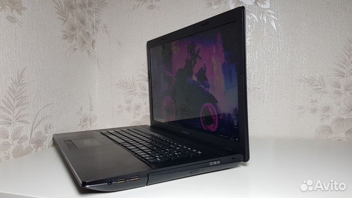 Отличный ноутбук Lenovo 17дюймов/4Gb/SSD+HDD/ гара