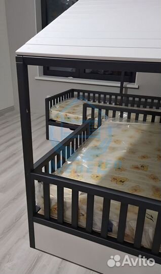 Двухъярусная кровать