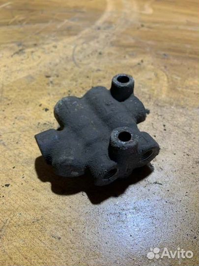 Распределитель тормозной Toyota Corona premio 1999