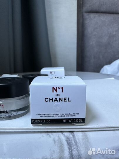 Крем Chanel для области вокруг с красной камелией