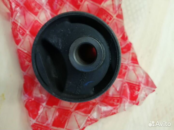 Подушка двс правая Toyota Corolla AE9# Carina AT17