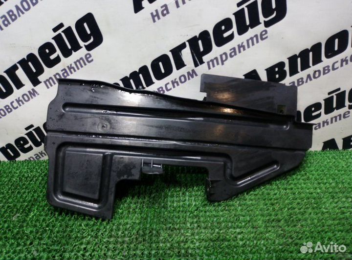 Дефлектор радиатора левый Toyota Avensis AZT251