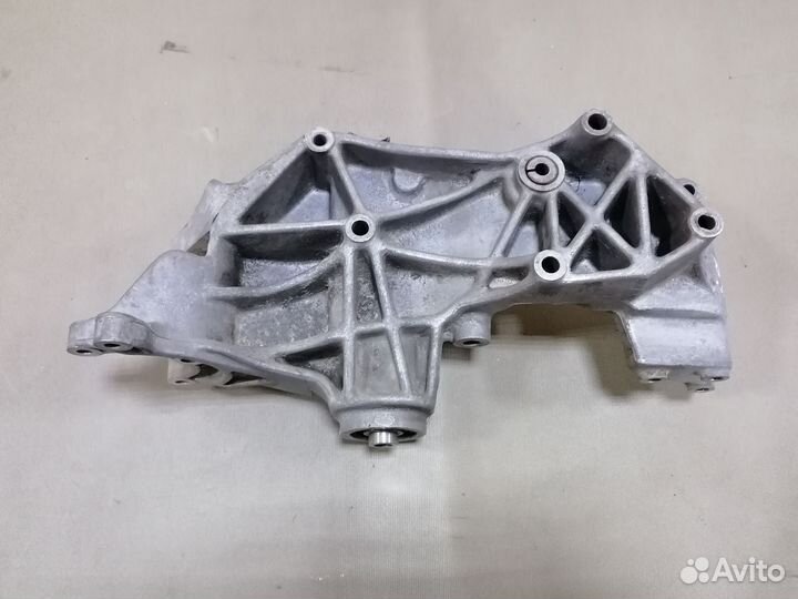 Кронштейн генератора 1.8 ADR Passat B5 Audi A4/A6