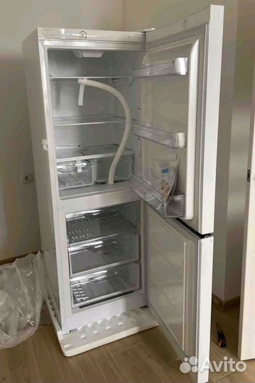 Новый Холодильник Indesit