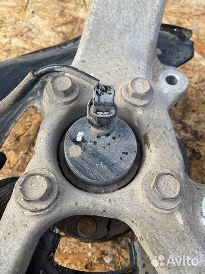 Передние поворотные кулаки Toyota Crown S200