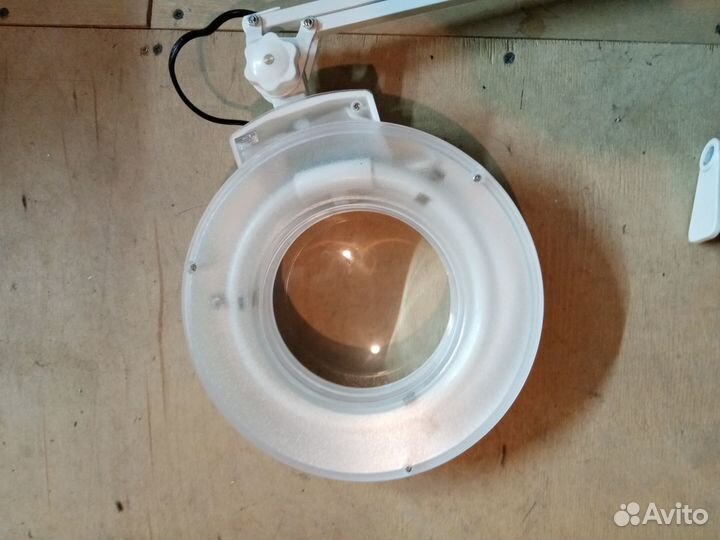 Лампа лупа на струбцине