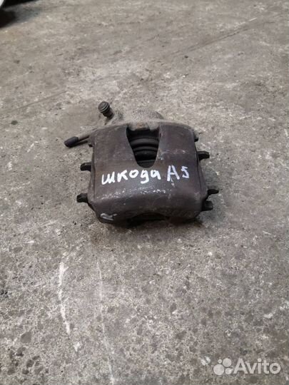 Суппорт тормозной передний правый Skoda Octavia