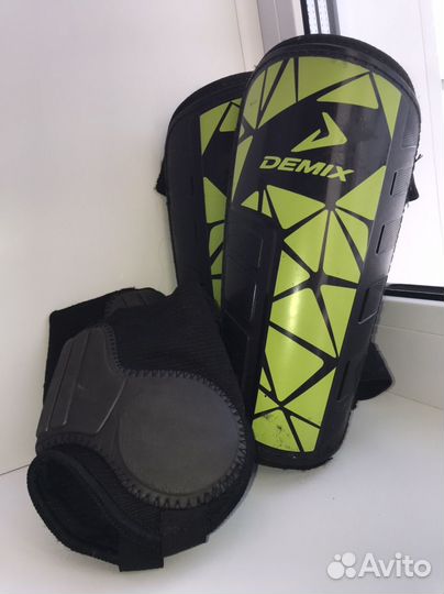 Футбольные щитки