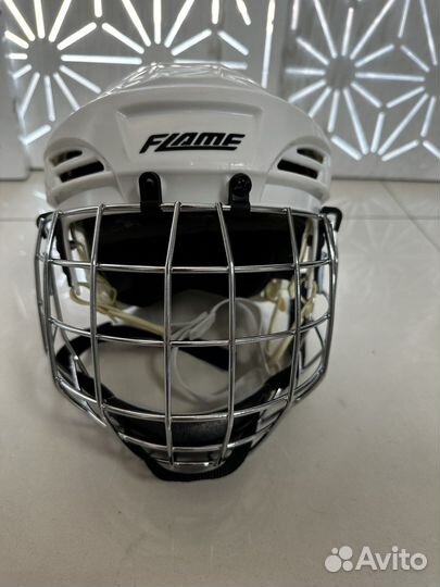 Хоккейный шлем