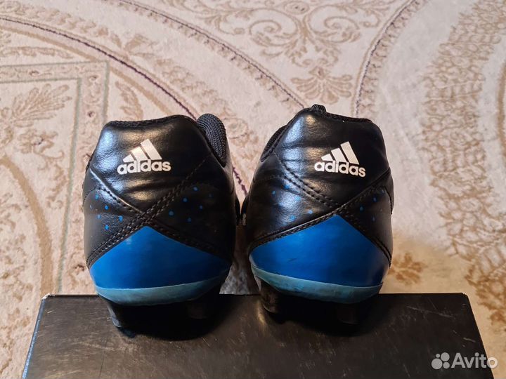 Футбольные бутсы adidas