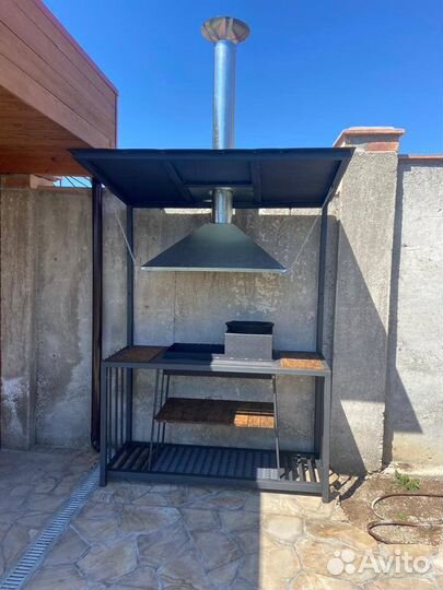 Мангальная зона под крышей