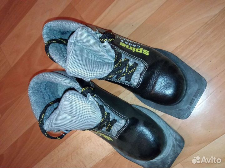 Лыжные ботинки