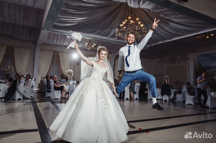 Ведущая, музыканты- стильно, весело и со вкусом