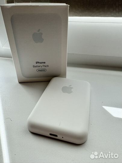 Power bank Magic safe на iPhone