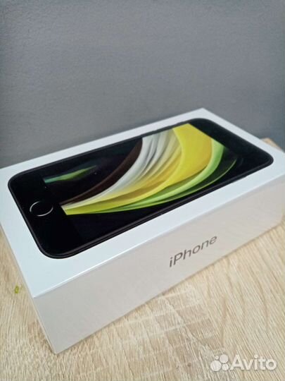 Телефон iPhone SE2020 128 gb чёрный
