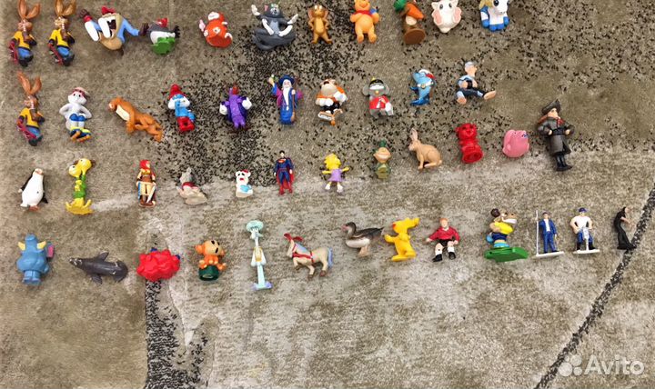 Разные мелкие игрушки из киндера