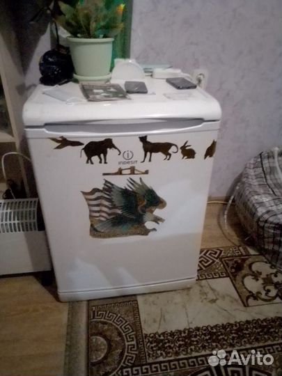 Холодильник бу маленький Индезит