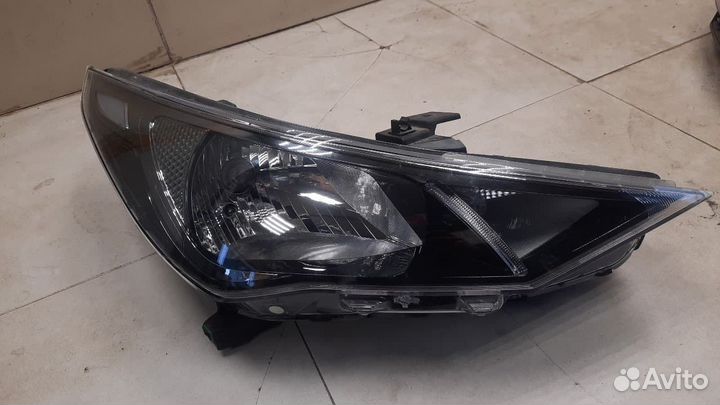 Фара правая Hyundai Solaris