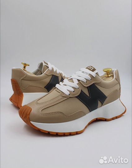 Кроссовки женские 38 размер новые