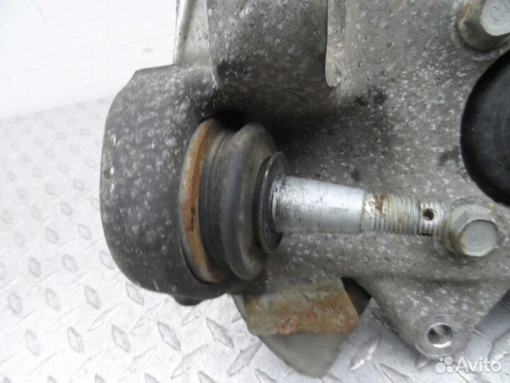 Кулак поворотный правый Hyundai Genesis 1 BH