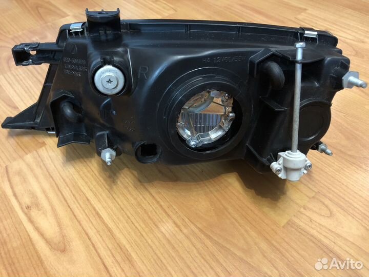 Фара правая Suzuki Cultus 3 поколение 1995-2002 г