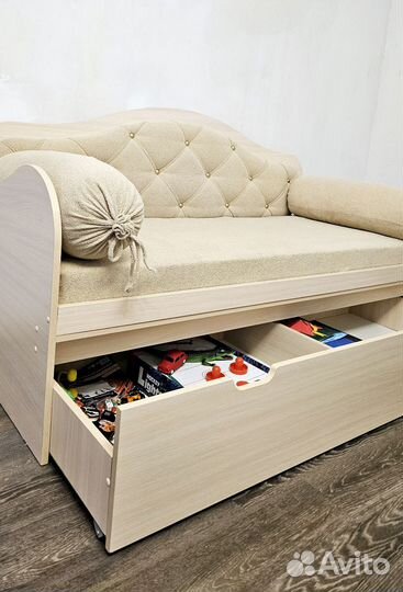 Детский диван кровать с мягкой спинкой