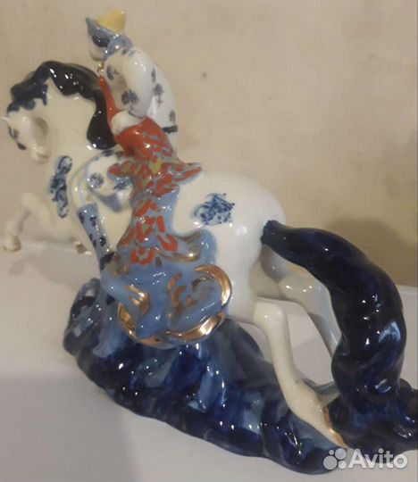 Статуэтка Иван-Царевич с Жар-Птицей