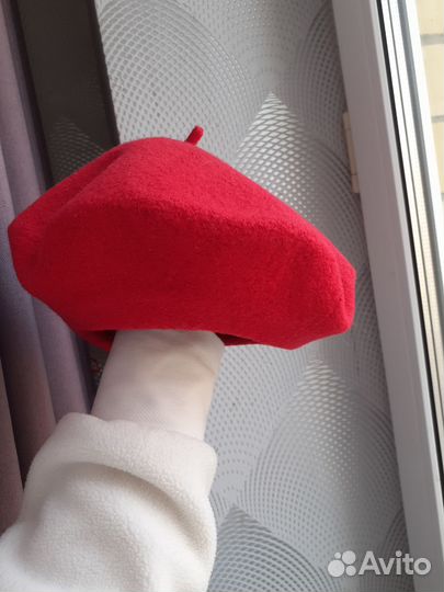 Берет красный женский